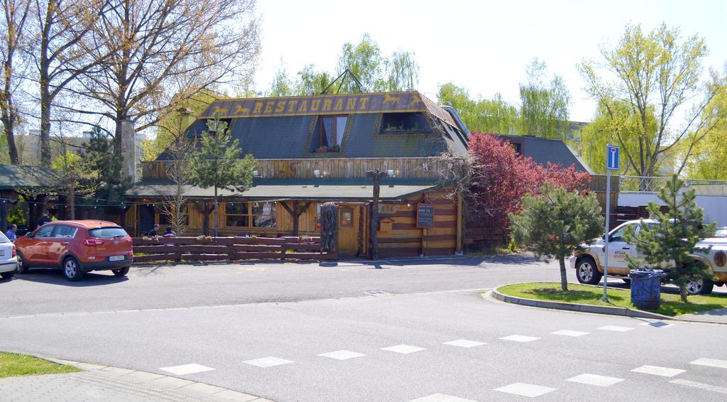 Restaurant a penzion Steak Station Pardubice Exterior foto