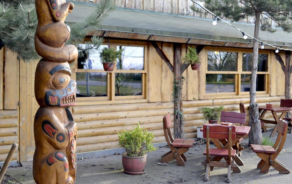 Restaurant a penzion Steak Station Pardubice Exterior foto